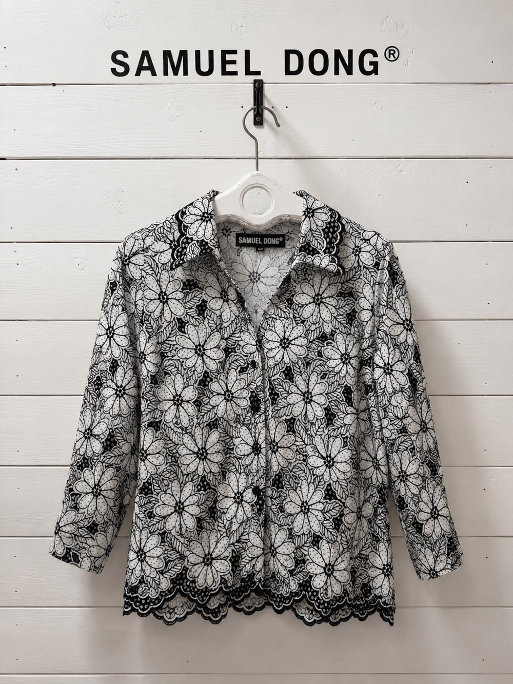 SAMUEL DONG Black & White Floral Embroidered Blouse Estimated Size L